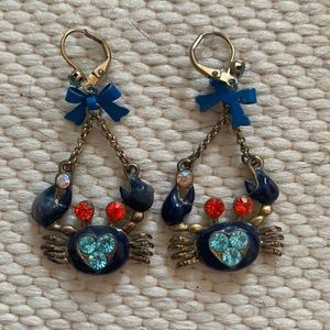 betsey johnson crab earrings